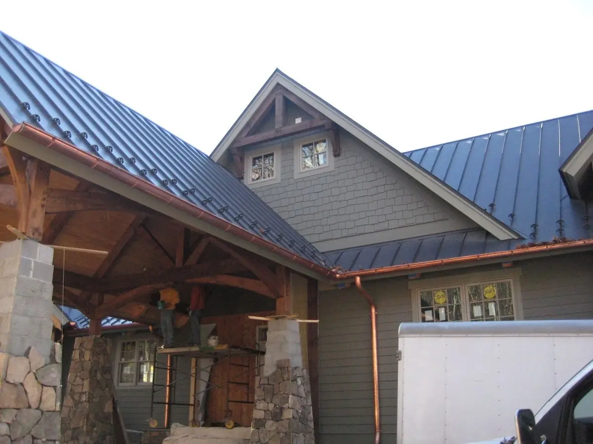 Craftsman Roofing team delivering quality roofing work in Brazil